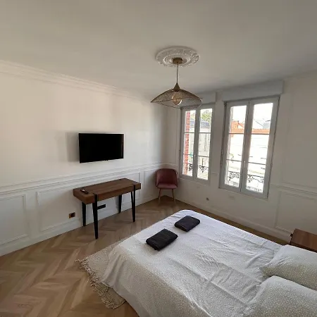 Bulle De Champagne : Petit Cocon En Plein Centre